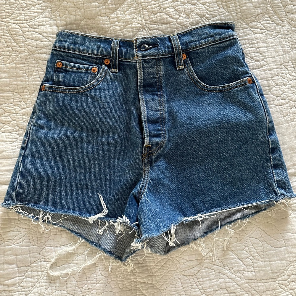 Levi’s Ribcage Shorts